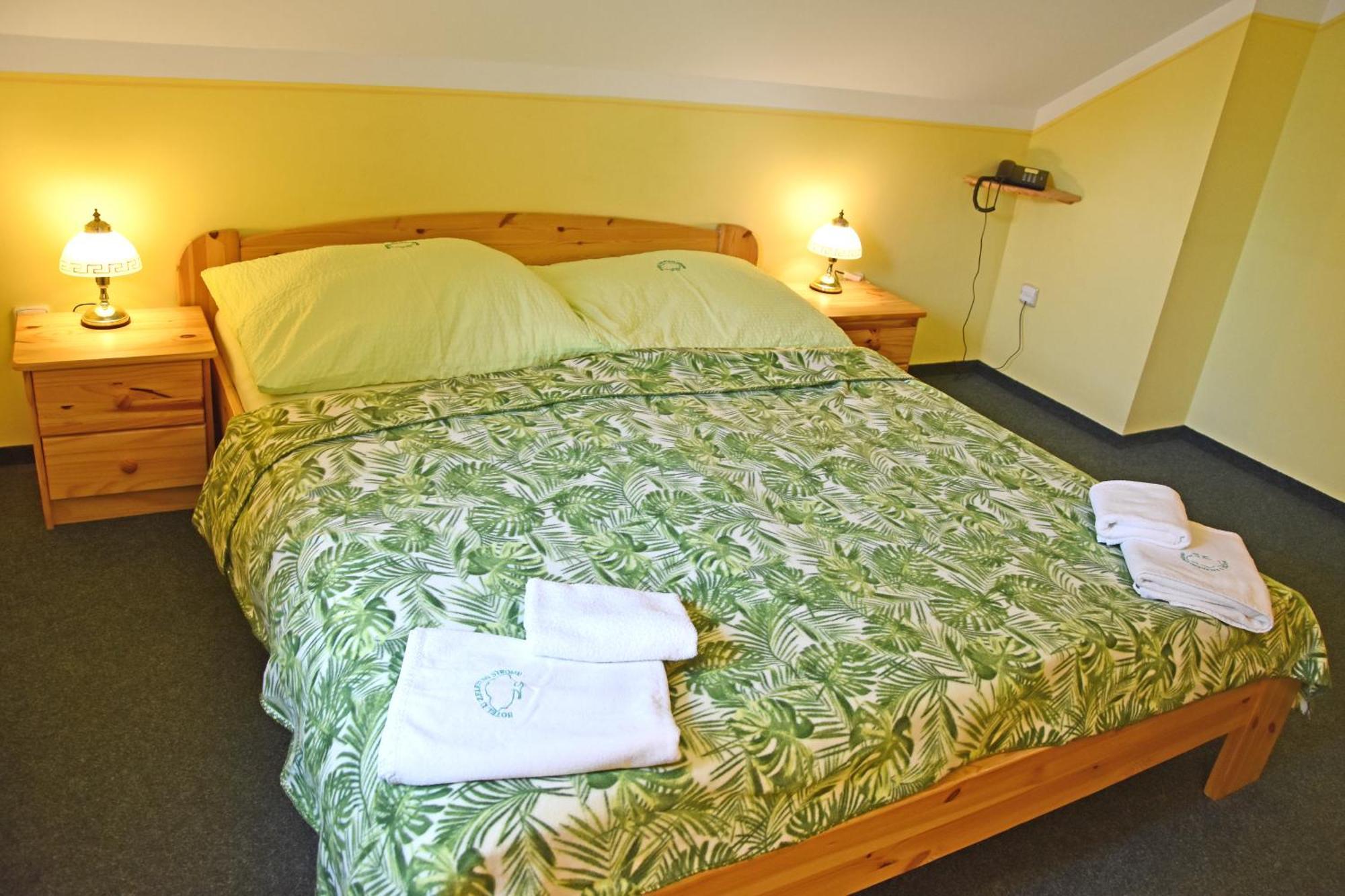Hotel U Zeleneho Stromu - Zum Gruenen Baum Hřensko Εξωτερικό φωτογραφία